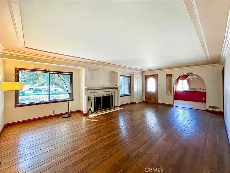 2612 Mayflower Ave — Photo 4