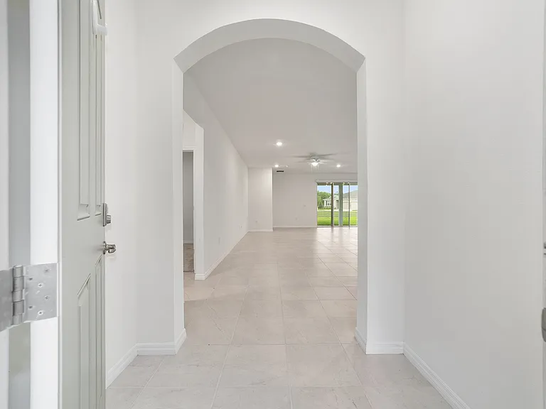 4665 NW 51st Terrace Rd — Photo 8