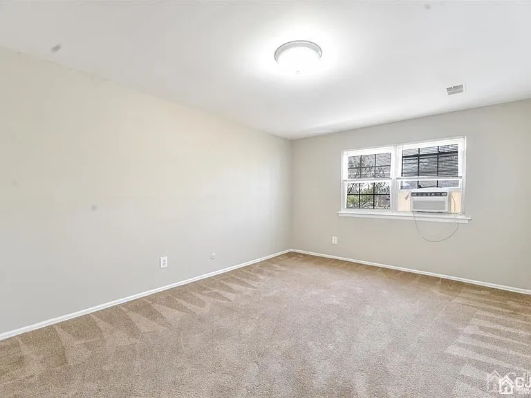 204 College Dr — Photo 11