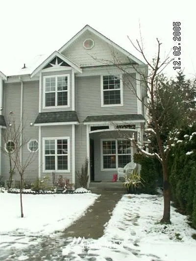 325 NE Birch Street photo 1