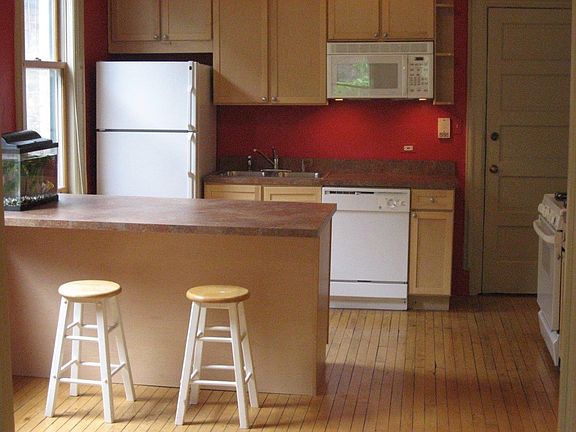 5th image of 1038 N Winchester Ave APT 1F