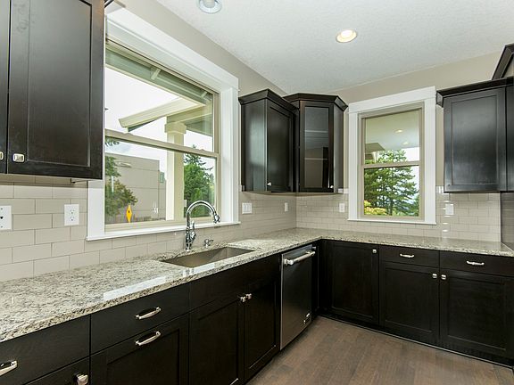 5th image of 2691 Gloria Dr