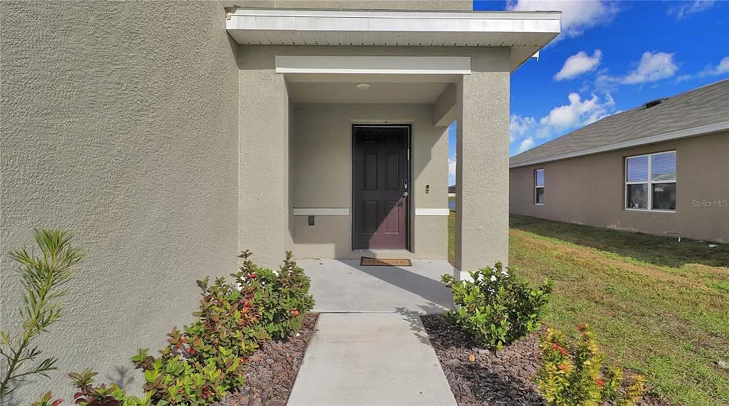 4 bed, 2.5 bath, 2260 sqft, $3,200 — Photo 4