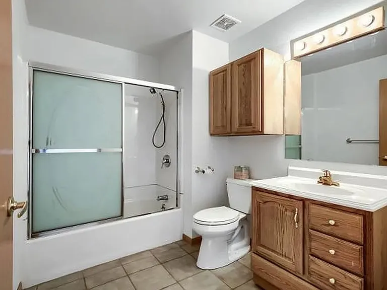 557 Trailwood Cir — Photo 5