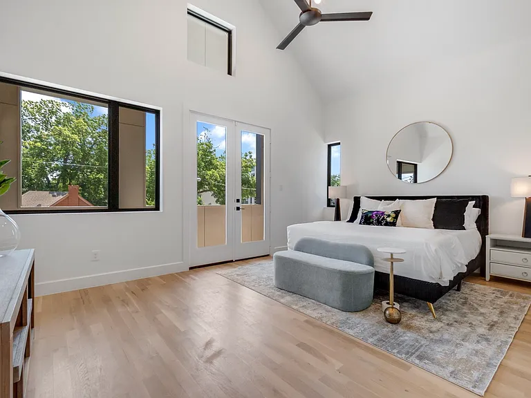 2322 Kirby St — Photo 11