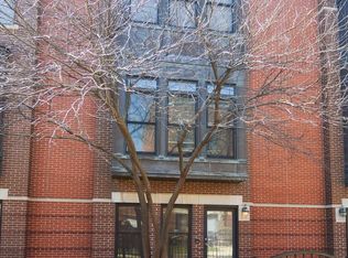 815 W College Pkwy, Chicago, IL