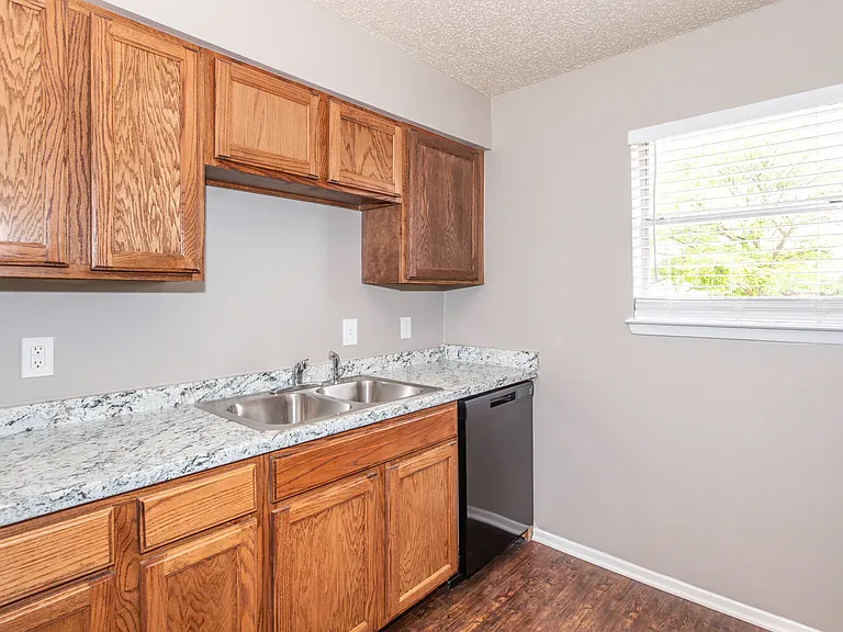 Highland Terrace — Photo 29