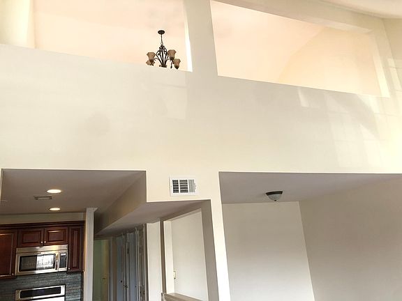 3rd image of 32 Jennifer Pl #B