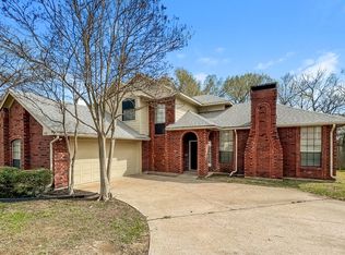 864 Woodridge Dr, Desoto, TX 75115