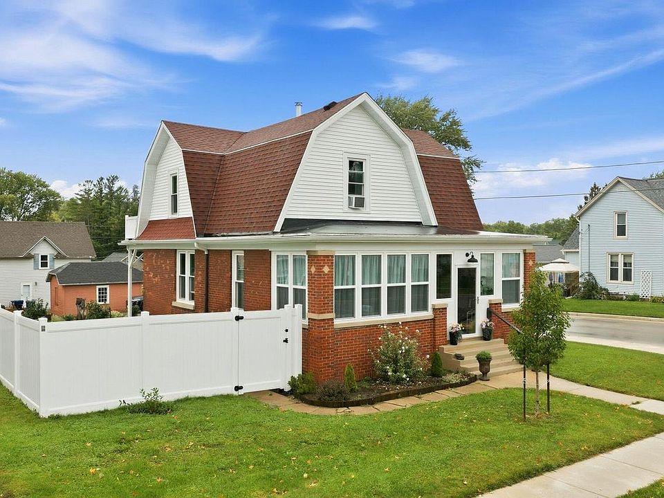 1st image of 204 Juneau STREET