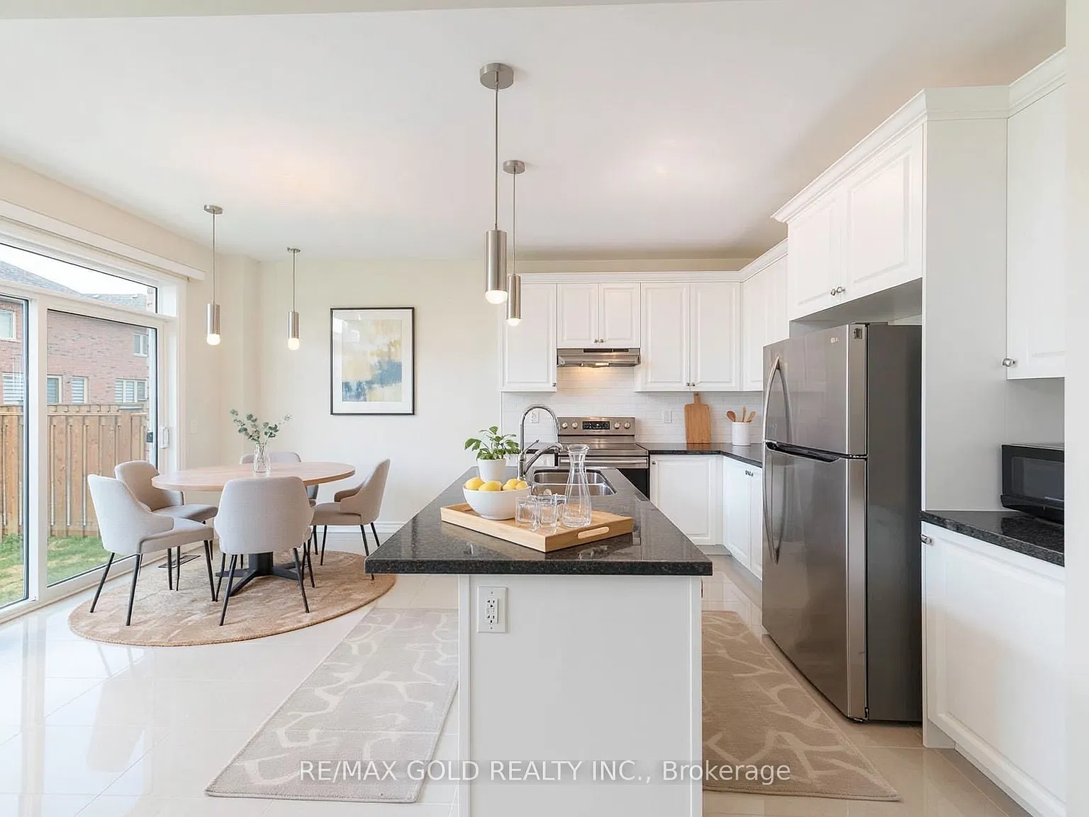 4 bed, $3,200 — Photo 2