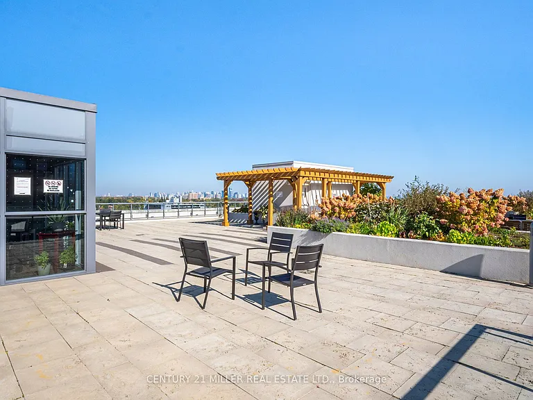 35 Saranac Blvd #Penthouse 08 — Photo 30