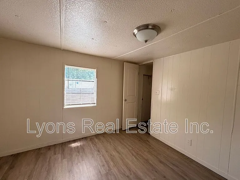 8205 Suncoast Dr — Photo 12