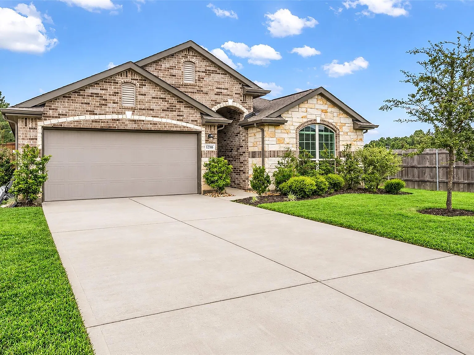 3 bed, 2.0 bath, 2111 sqft, $2,500 — Photo 3