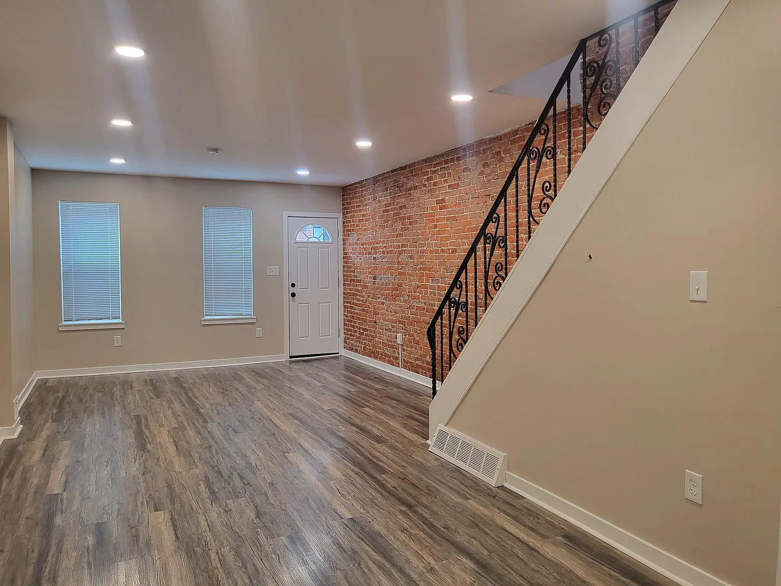 2 bed, 784 sqft, $1,650 — Photo 2