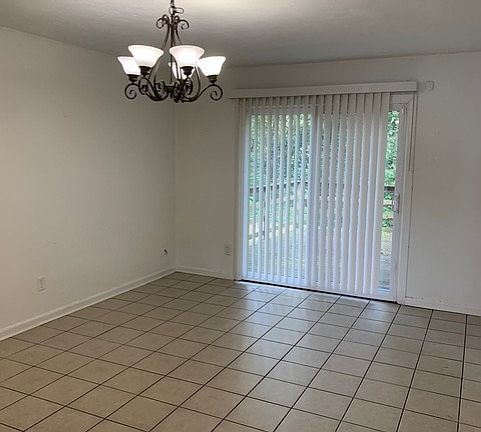 3rd image of 2347 Newnan St #F2