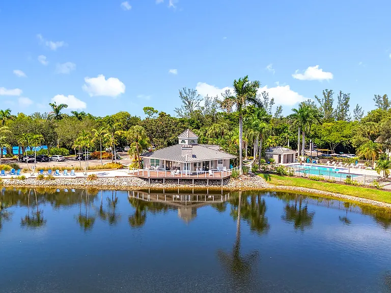 Discover resort-style relaxation at River Reach Apartments, where our stunning lakeside clubhouse and sparkling pool provide a scenic backdrop for everyday living.