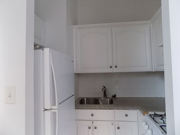 4th image of 107 Eldridge St APT 3F