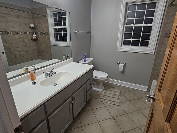4th image of 1223 Elmwood Ave #1