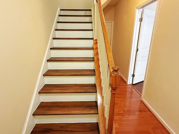 3rd image of 327 Kinellan Ln