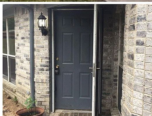 3rd image of 2202 Brookview Dr