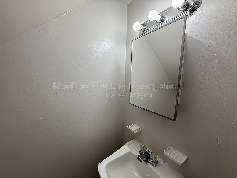809 Denton Cir — Photo 9