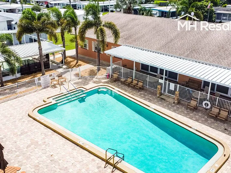 12651 Seminole Blvd #12C — Photo 32