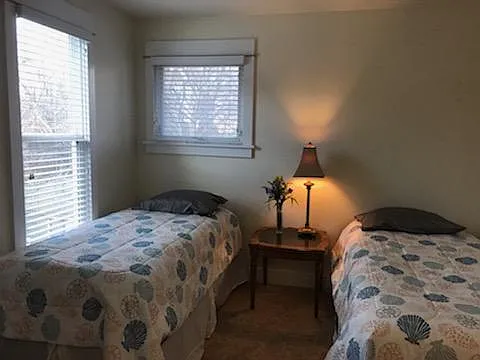 689 Siskiyou Blvd — Photo 6