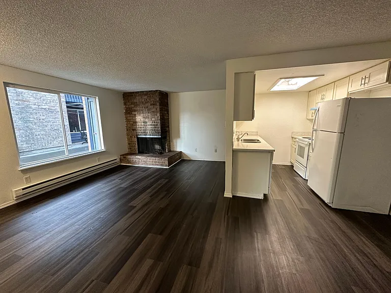 1109 S Woodlawn St #1 — Photo 5