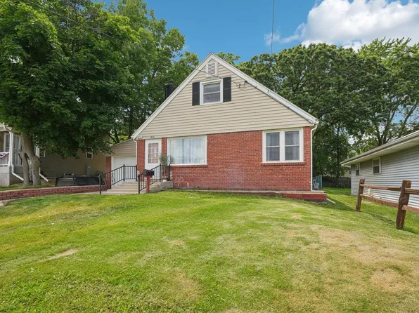 920 North Grandview BOULEVARD, Waukesha, WI 53188