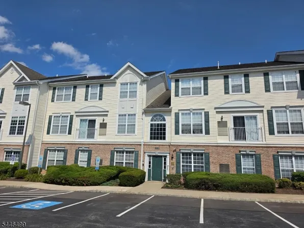 77 Limerick Ln, Phillipsburg, NJ 08865