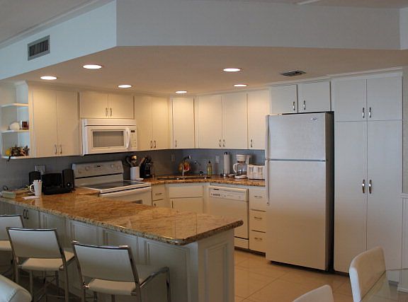 3rd image of 5570 Gulf Blvd #303