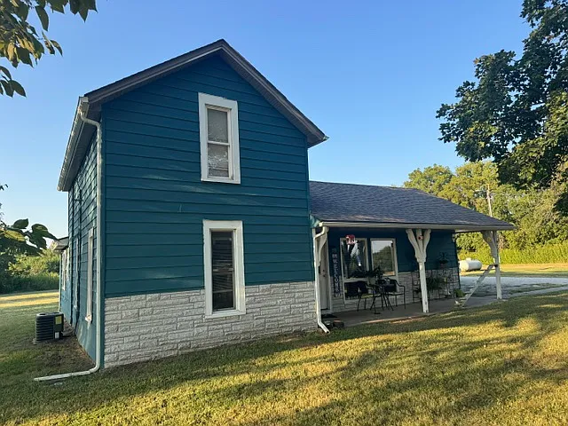 5 bed, 2.5 bath, 1710 sqft, $1,950 — Photo 2