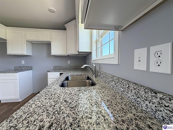 4th image of 110 Flagstaff Dr