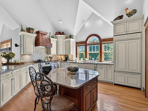 3rd image of 22 Goshen Road