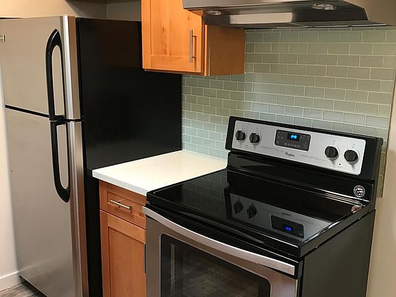 4th image of 479 Lincoln Cir #7