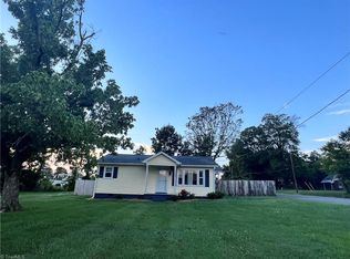 116 E Gilbreath St, Graham, NC 27253