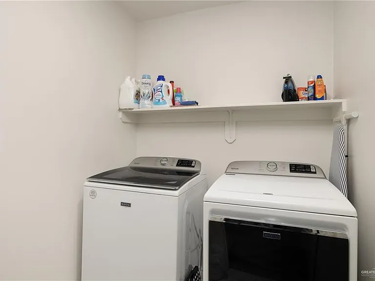 405 Olympic St — Photo 12