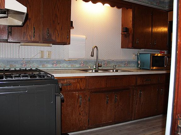 4th image of 606 Hazel Ln