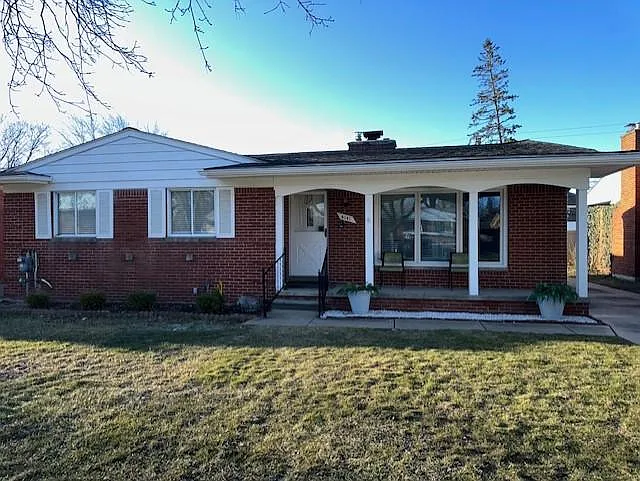 4141 Colonial Dr — Photo 2