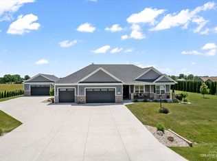 2438 N 4220th Rd, Sheridan, IL 60551