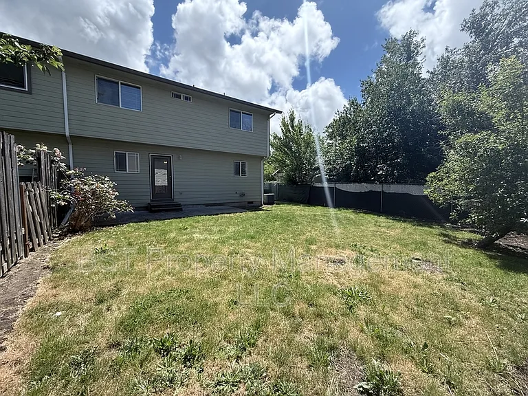 991 Mill St — Photo 28