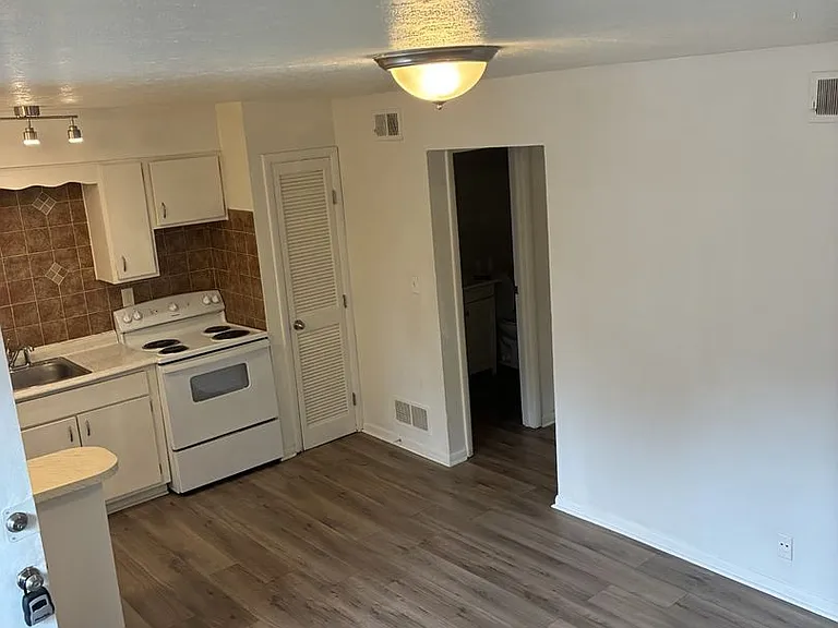 4115 Pinecroft Dr — Photo 6