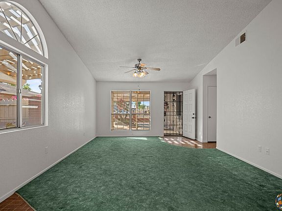 5th image of 304 Aurora Dr