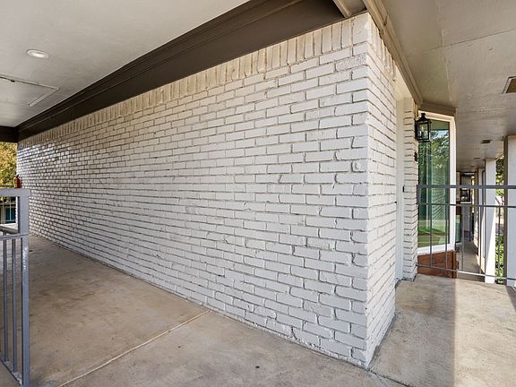 5th image of 3913 Inwood Rd APT 2006