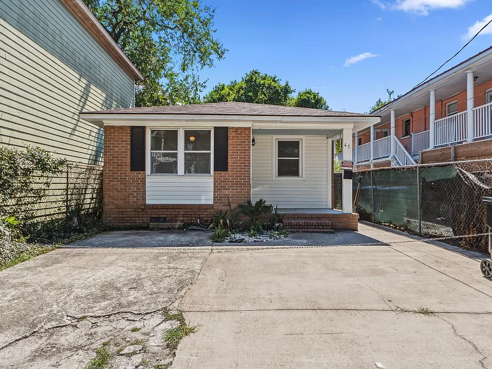 41 Rose Ln