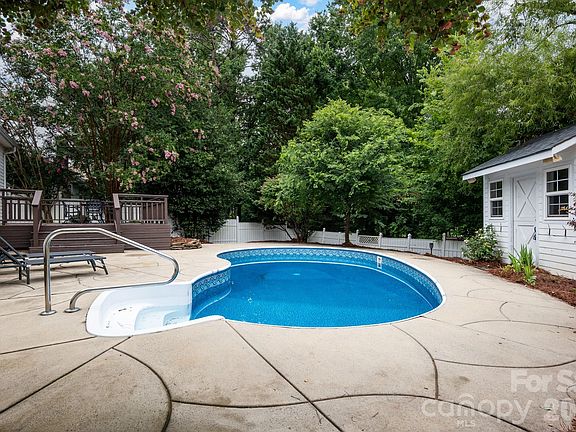 3rd image of 3412 Pondridge Ct