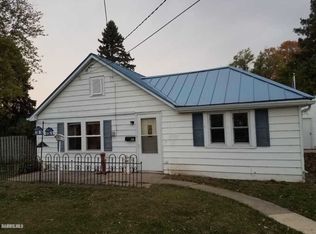 838 W Cleveland St, Freeport, IL 61032