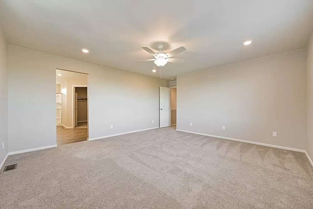 3 bed, 2.5 bath, 2625 sqft, $1,750 — Photo 4