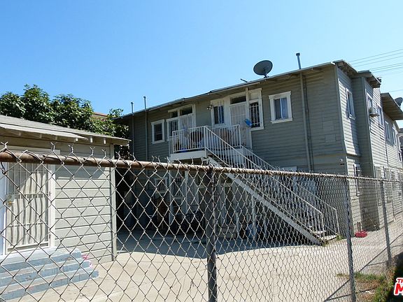 2nd image of 135 E 31st St